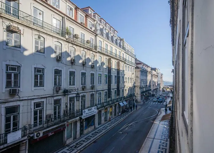 아파트 Baixa Downtown Fabulous And Sophisticate With Elevator 18th Century Building